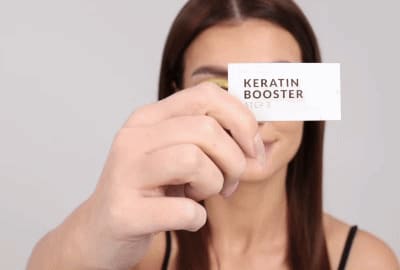 Malli levittää Vaihe 3 - Keratin Booster ripsilleen